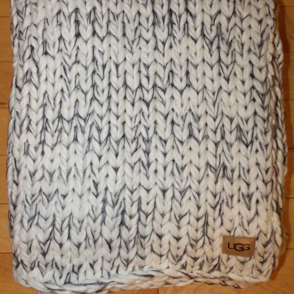 UGG‎ ELOISE CHUNKY KNIT THROW 50 X 70 DENIM